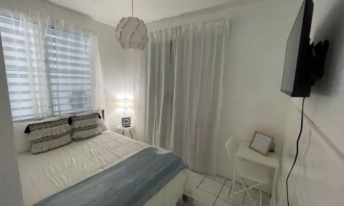 Hato Rey Central Apartment | Casa de Lizzie