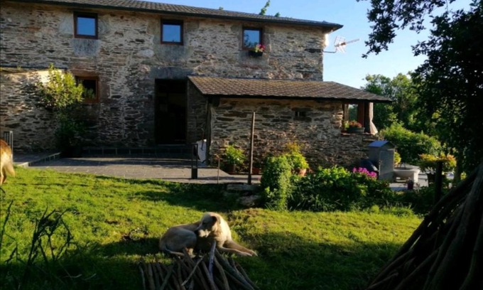 Freires House | Casa de piedra en pequeña aldea de Ortigueira