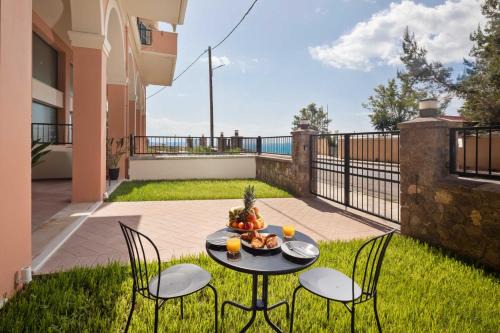 Corfu Town House | Casa del Mar-Mon Repo Beachfront Apt near Airport