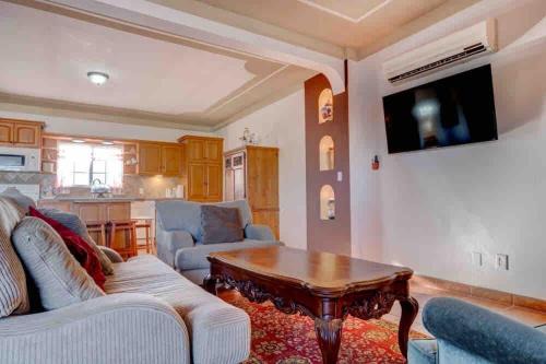 San Felipe House | CASA DEL MAR- Sleeps 16, Pool, AC, Wi-Fi, Near Malecón