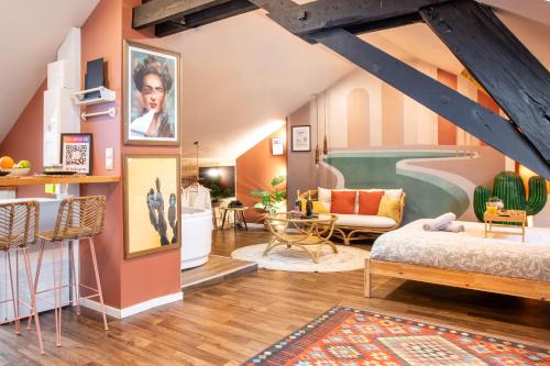 Mulhouse Apartment | Casa del Sol - Jacuzzi & Boho Elegance