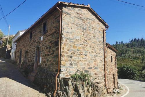 Oleiros House | Casa do Linho 400 year old country cottage