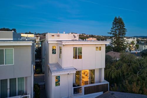 Downtown House | Casa do Sol by AvantStay Rooftop Deck w Ocean Views 2 blocks to Beach