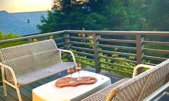 Fetters Hot Springs-Agua Caliente House | Casa Due Sorelle, Modern Getaway with a View