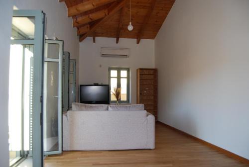 Neapoli House | Casa Edelsy Bienvenid@s a un oasis de tranquilidad Descubre el encanto de Creta desde nuestra casa de ensueño! Tranquilidad, comodidad y elegancia. Explora Creta desde nuestro acogedor hogar Una escapada inolvidable te espera.