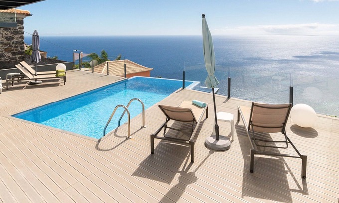 Calheta House | Casa Félix, Calheta: Villa with unique view! Private Pool!