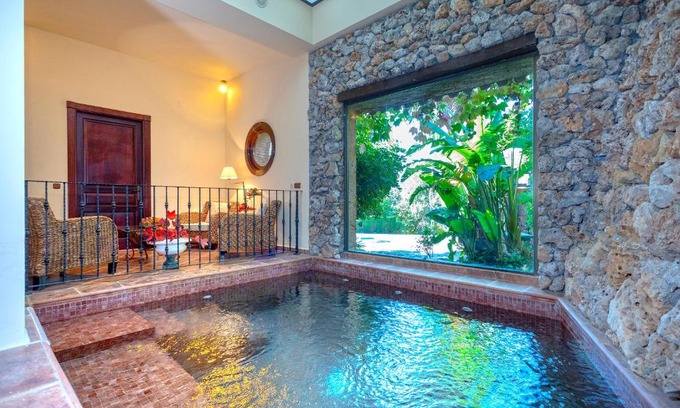 Alcaucin Villa | Casa Flores con Piscina interior climatizada