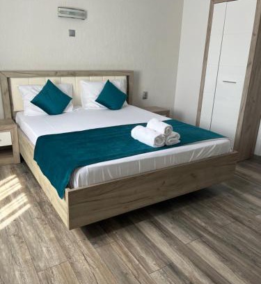Costinesti House | Casa Fuchsia