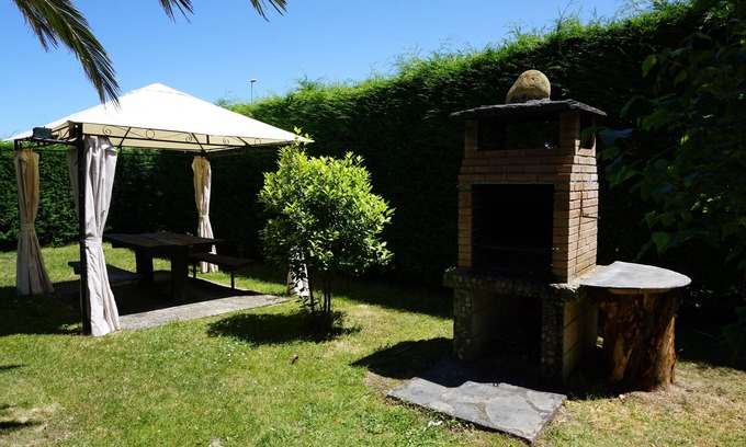 Campos y Salave Cottage | CASA GAYOL, NEAR THE BEACH OF PORCÍA