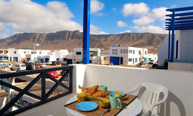 Caleta de Famara Ski Chalet | Casa Hespi-view to Famara Beach