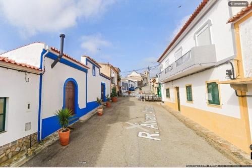 Mourao Apartment | Casa Inteira e Ampla com 10 Camas, Refúgio Familiar em Granja Mourão, Próxima à Praia Fluvial e Castelo