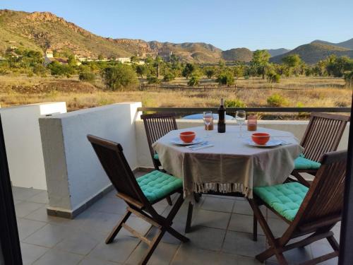 Rodalquilar Apartment | Casa Kenya: Dúplex con azotea y magníficas vistas.