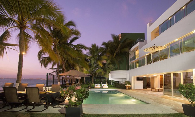 Colonia 5 de Diciembre Villa | Casa La Playa, a 6 Bedroom FULLY STAFFED, MODERN BEACHFRONT VILLA, Walk to Town