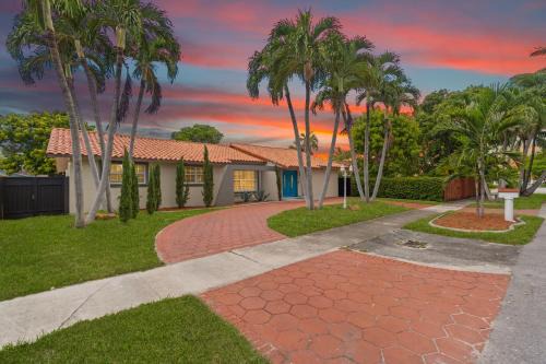 Fontainebleau House | Casa Maldivas - Blue Oasis - Heated Pool