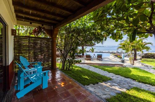 Troncones Bed & Breakfast | Casa Manzanillo - Sunset Room - Ocean Front Room at Exceptional Beach Front Location