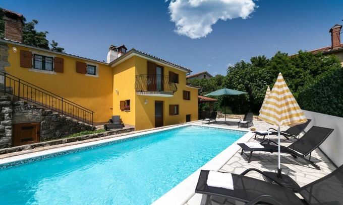 Purgarija Cepic House | Casa Mikales