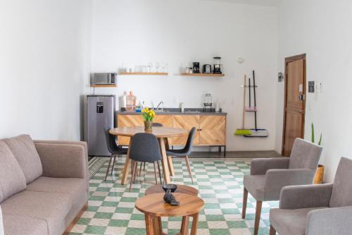 Centro Apartment | Casa Monarcas - Victoria (with AC)