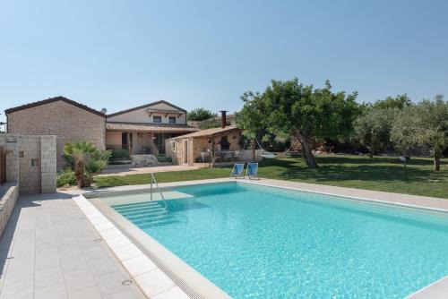 Casale Zappulla Villa | Casa Natia - IsulaTravel