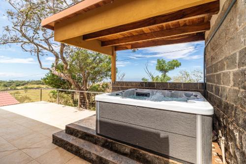 Pacuare Reserve Cabin | Casa Ocaso, vistas espectaculares y jacuzzi para relajarte