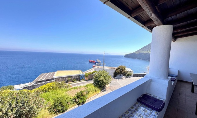 Malfa House | Casa Ornella, apartment with breathtaking views of the Aeolian Islands