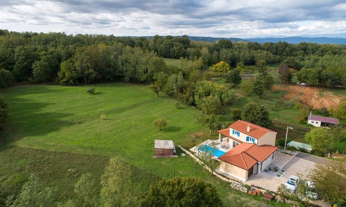 Zupanici Villa | Casa Piano in a calm village enveloped by nature