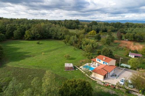 Zupanici House | Casa Piano in a calm village enveloped by nature