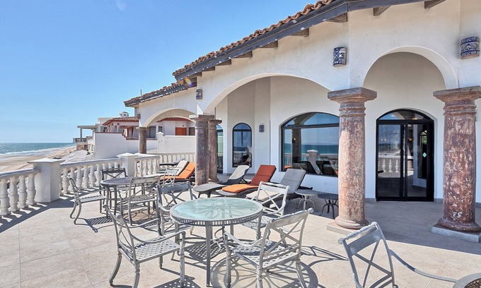 Las Conchas House | Casa Playa: luxurious furnishings, oceanfront views, private honeymoon suite