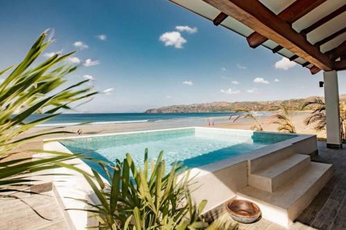 Las Escobas del Venado House | CASA ROSA 49’ - Playa Venao Beach