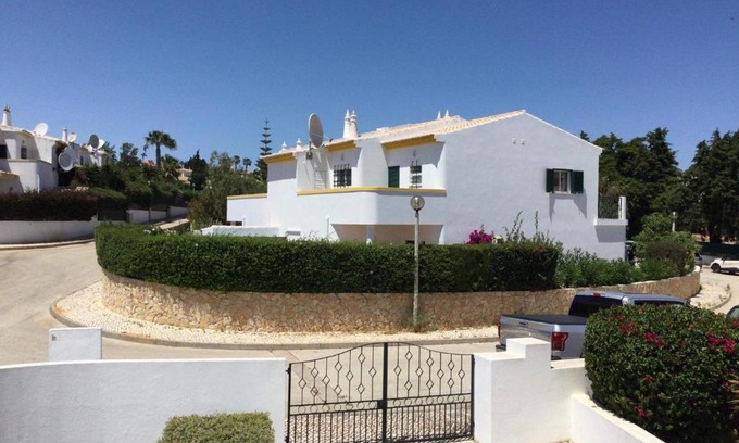 Luz Villa | Casa Rosa Floresta