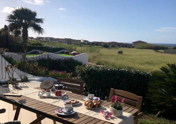 La Ciaccia Apartment | Casa Su Soli Sardu 10 - Blick aufs Meer vom Swimmingpool!