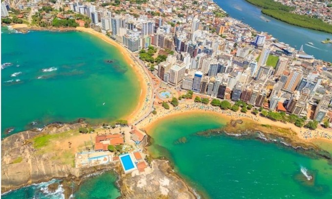 Guarapari House | Casa Super Agradável, 250 metros da praia da Areia Preta, cinco quartos com ar, wifi, garagem, completa