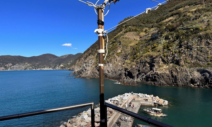 Vernazza Apartment | Casa Teresa with AC and Balcony