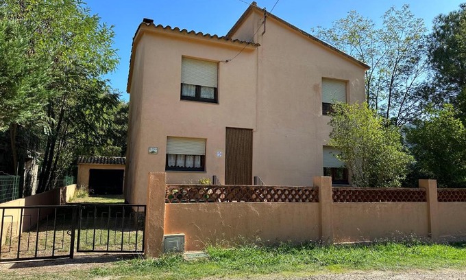 Albanya House | Casa Trianó entre montañas, río y cielo de estrellas