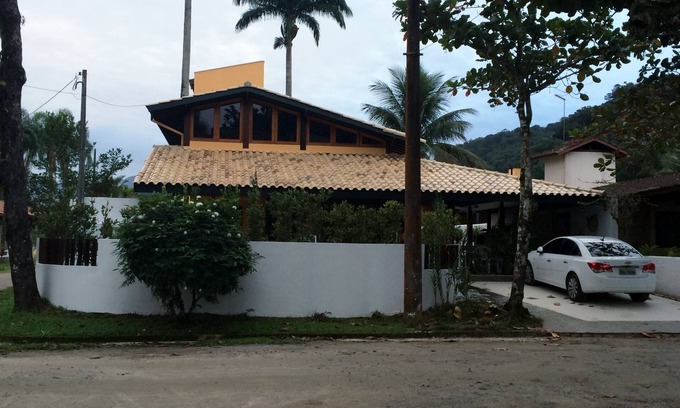 Pedra Verde House | Casa Verde Stone with pool 5 bedrooms 14 foot wood burning stove barbecue wifi Cable