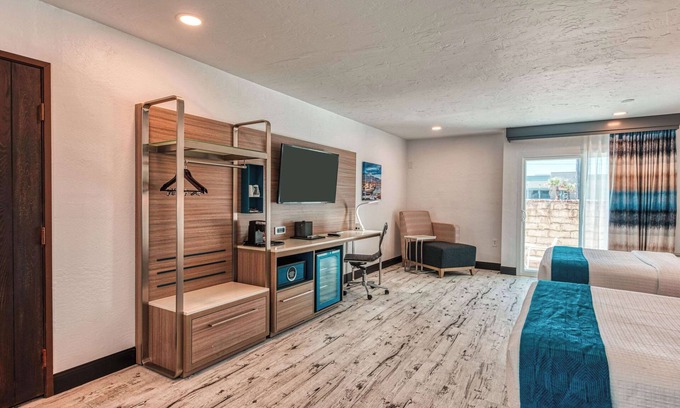 Port Hueneme Hotel | Casa Via Mar Inn, an Ascend Collection Hotel