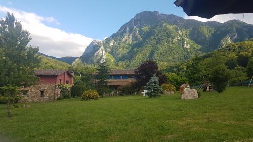 Quiros House | Casas rurales Valle de Bueida, jacuzzi solo en las casas el El Palacio y Viscárcel