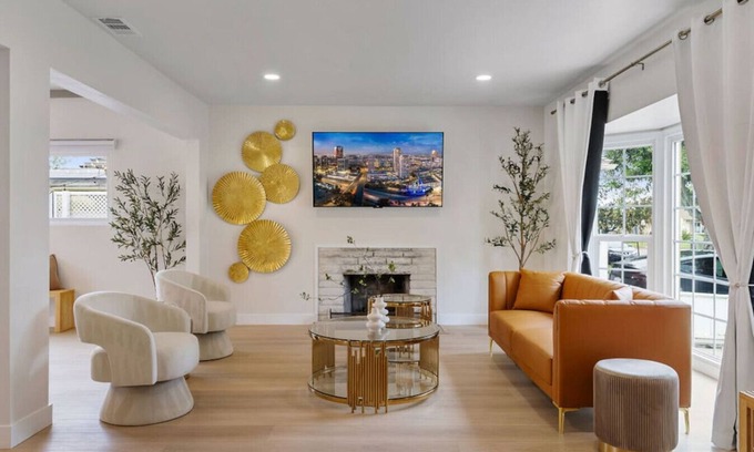 The Plaza House | Cascade Cove| Heated Pool Spa | Billiards & Lounge