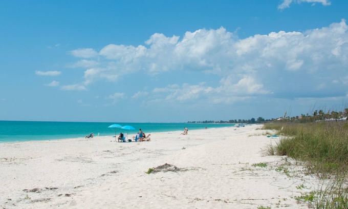 Nokomis Hotel | Casey Key Resorts - Beachfront