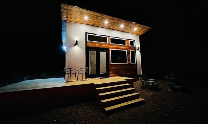 Athens House | Casita 4 · Whimsical cozy tiny home in nature near water