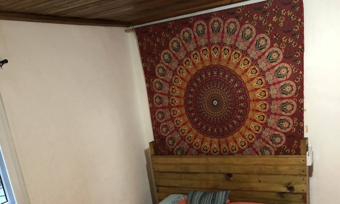 Tela Cabin | Casita de Vacaciones Para Pareja o Solteros en Residencial con Seguridad