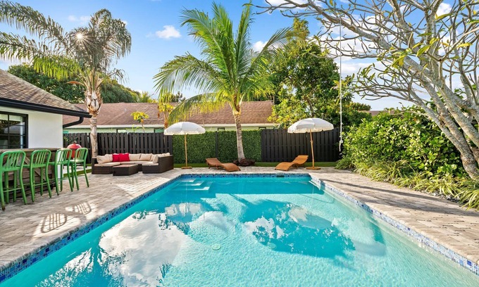 Delray Beach House | Casita Delray Oasis: 4BR with Pool, BBQ, Firepit, Pool Table