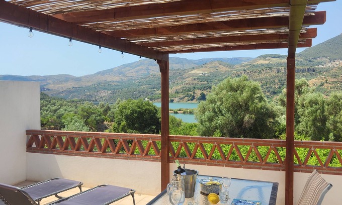 Beznar House | Casita with lake view - mountains, coast & city nearby