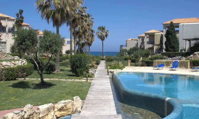 Maleme House | Cassiopeia 1BR Apt on Beach with Pool