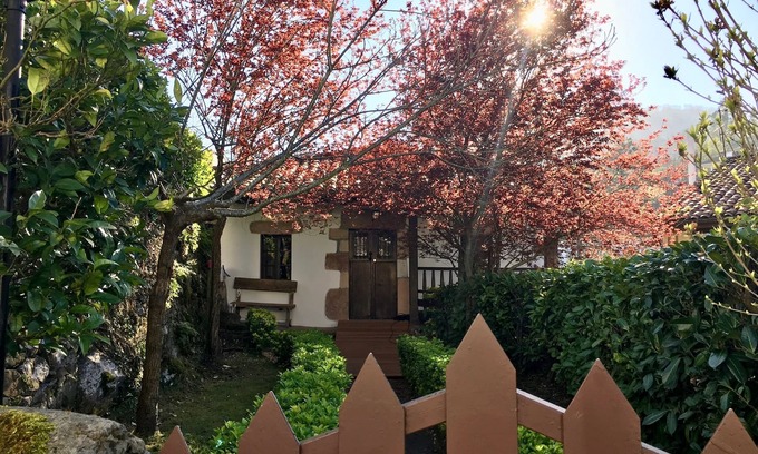 Puente Viesgo Cottage | Castañeda Lodge. Rural house with private garden and hydromassage