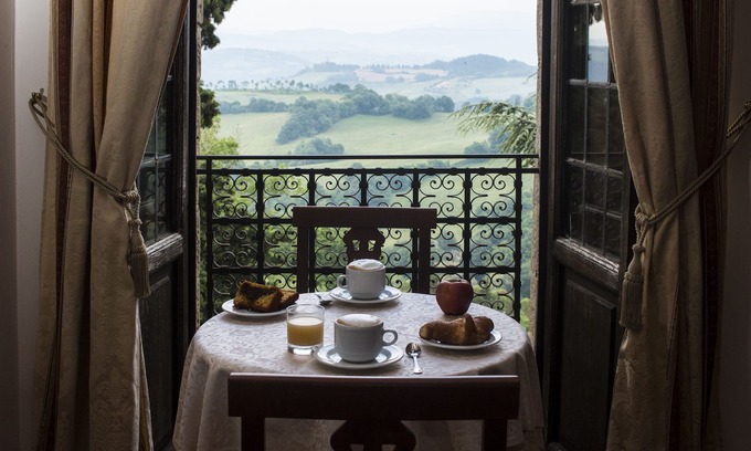 Monteluiano House | Castello Di Petroia Relais