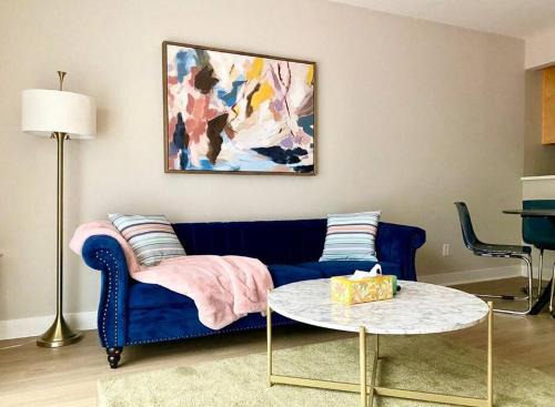 Del Rey Apartment | Castle 1 bd pool, parking, MDR