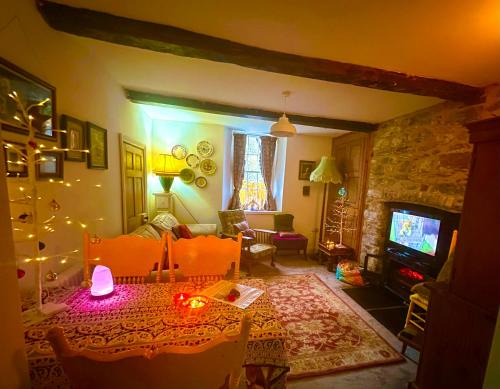 Llanrhaeadr-ym-Mochnant House | Castle Buildings Cottage2