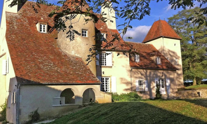 Le Veurdre Other | Castle in Le Veurdre near Forest and River