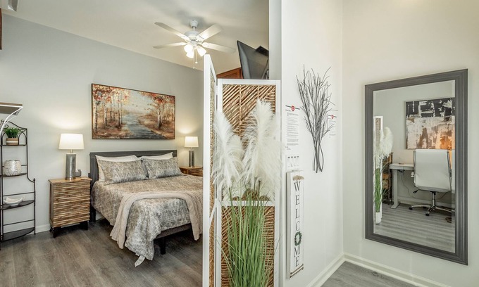 Graysville Apartment | ✤ CATALINA STUDIO 102 ✤ Free Parking & WIFI
