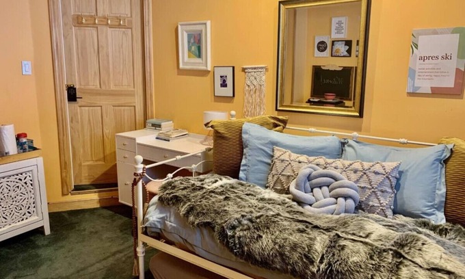 Highmount Apartment | Catskill Cabin Apres Ski